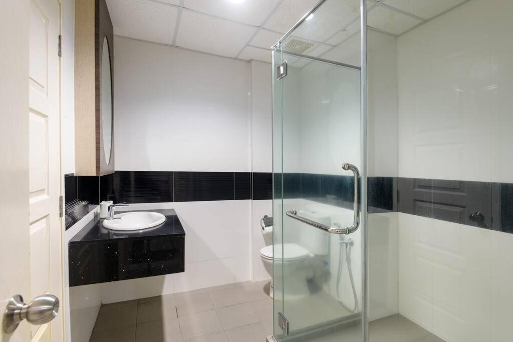 Апартаменти 2R1B/Seaview Tropical /1~8Pax/Gurney Mansion One Джорджтаун Екстер'єр фото
